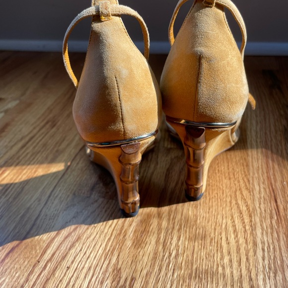 Gucci Yellow Suede Strappy Bamboo Detail Wedge Sandals Size 38 - Picture 3 of 10